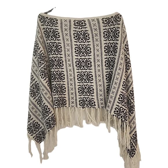 Jon & Anna Poncho, One Size - Picture 4 of 6